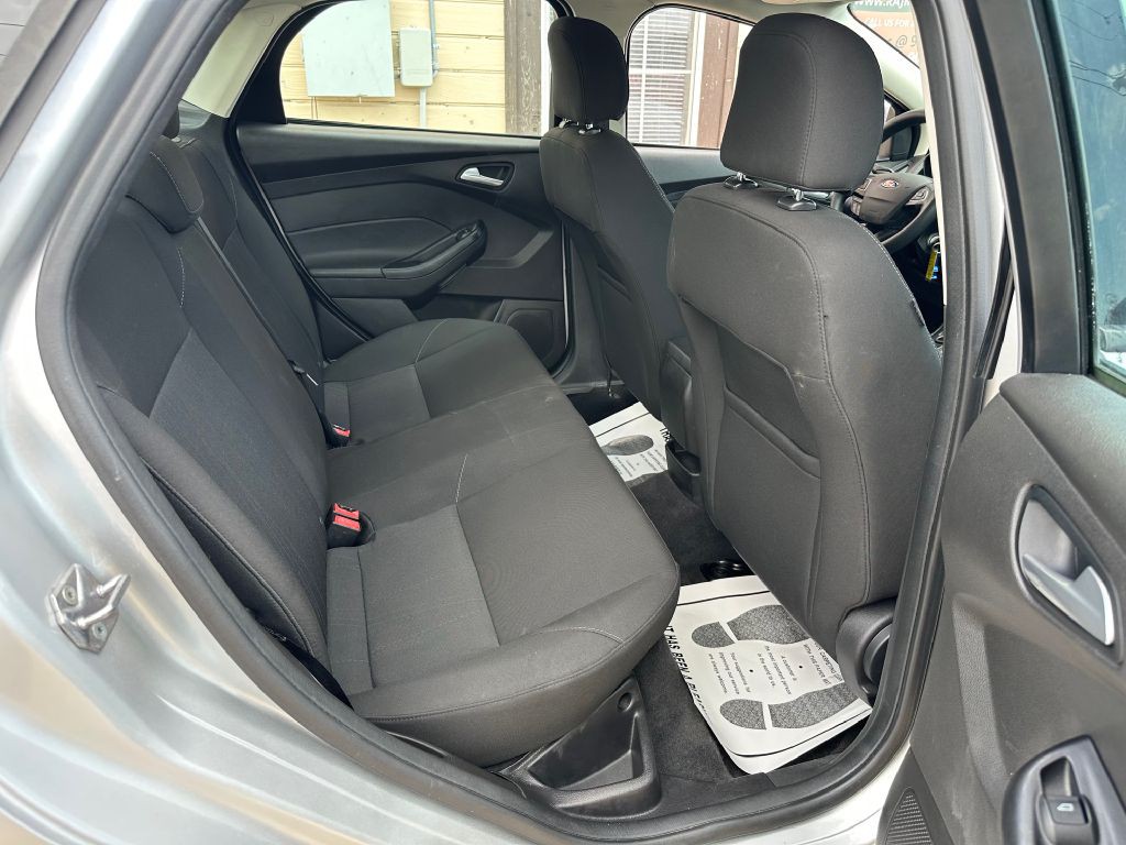 2016 Ford Focus Image 23