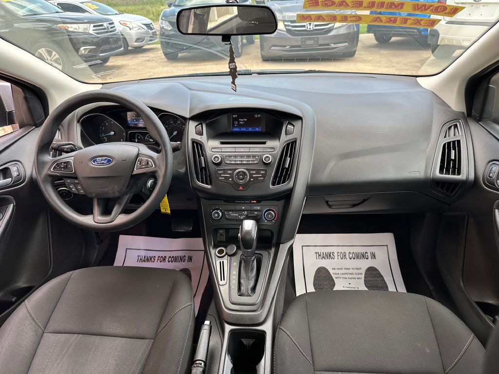 2016 Ford Focus Image 24