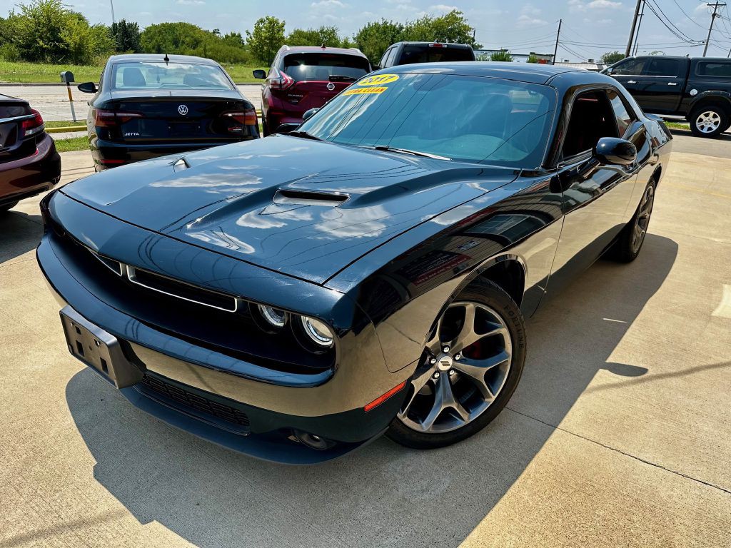 2017 Dodge Challenger Image 1