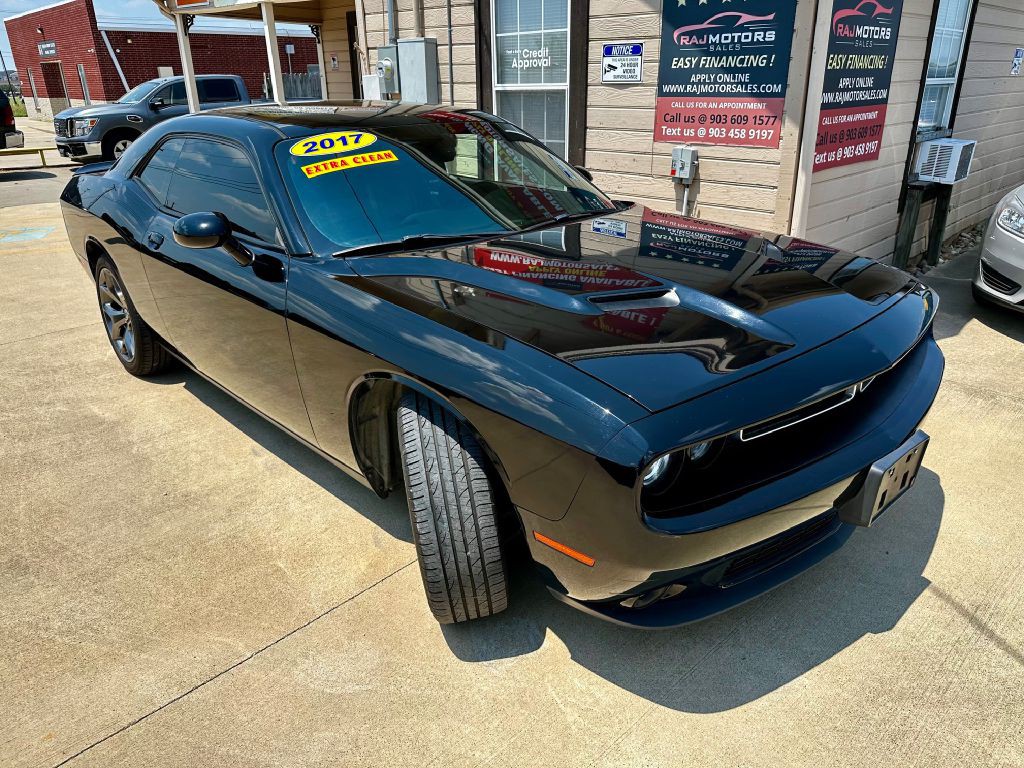 2017 Dodge Challenger Image 8