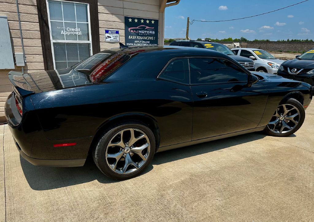 2017 Dodge Challenger Image 10