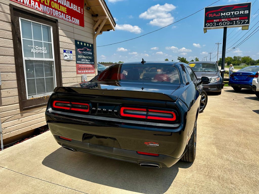 2017 Dodge Challenger Image 13