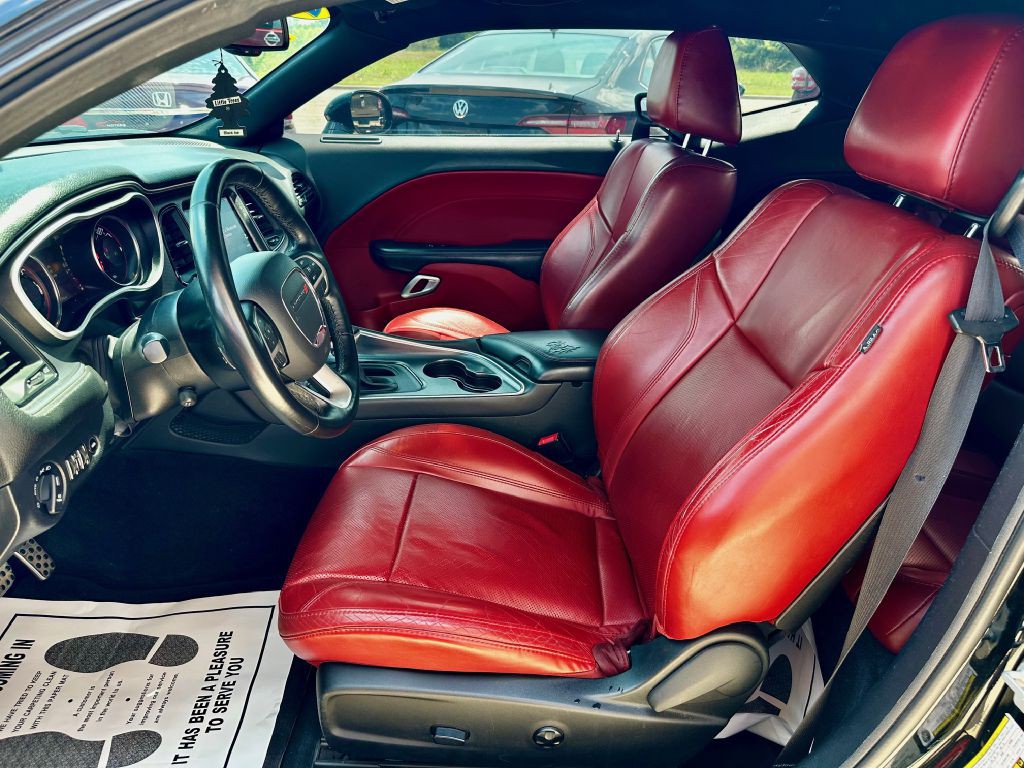 2017 Dodge Challenger Image 19