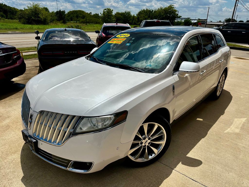 2012 Lincoln MKT Image 3