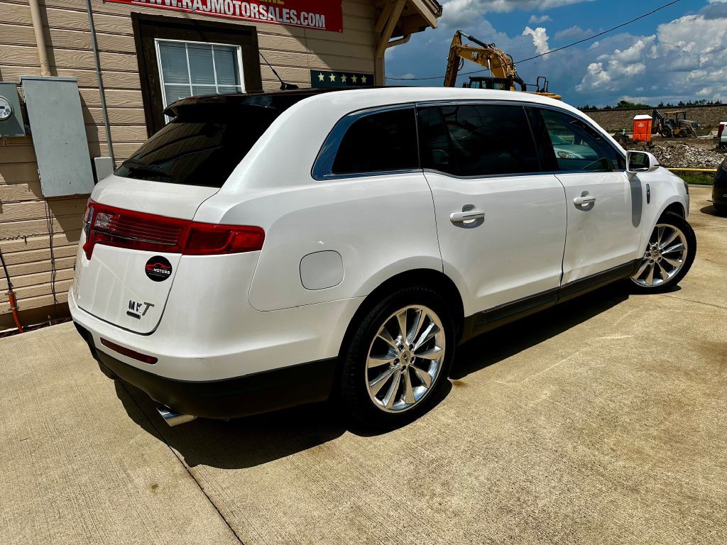 2012 Lincoln MKT Image 10