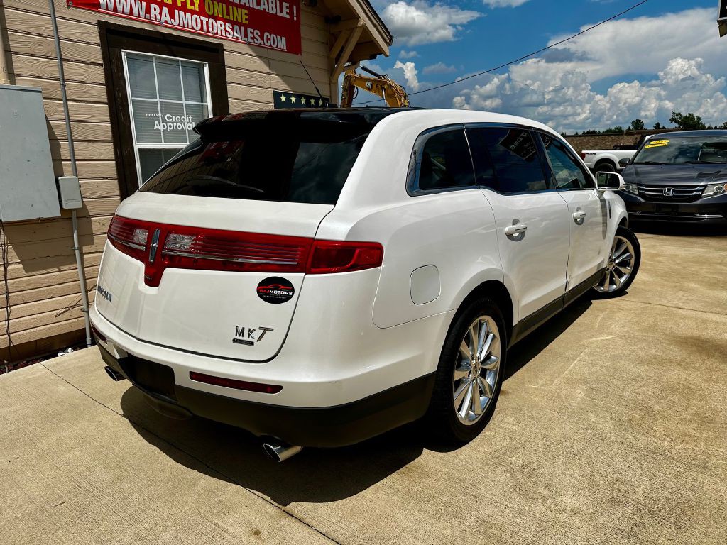 2012 Lincoln MKT Image 11