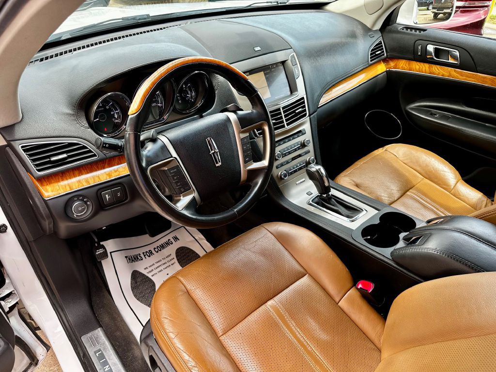 2012 Lincoln MKT Image 18