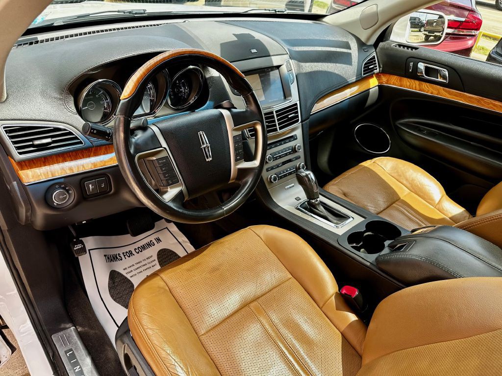 2012 Lincoln MKT Image 21