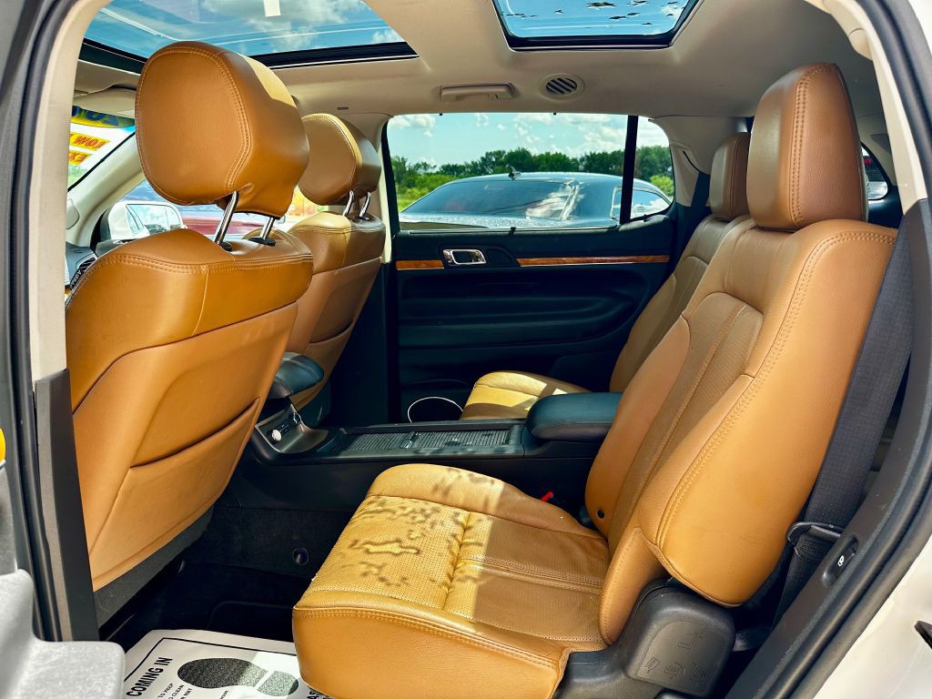 2012 Lincoln MKT Image 22