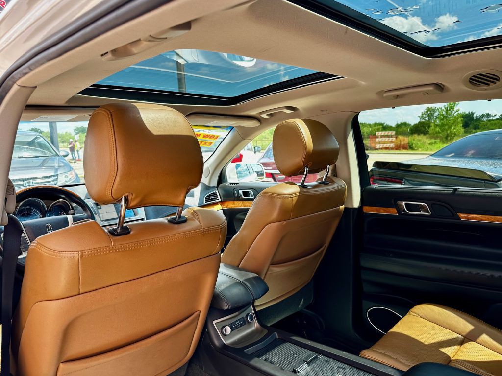 2012 Lincoln MKT Image 23
