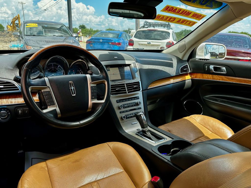 2012 Lincoln MKT Image 24
