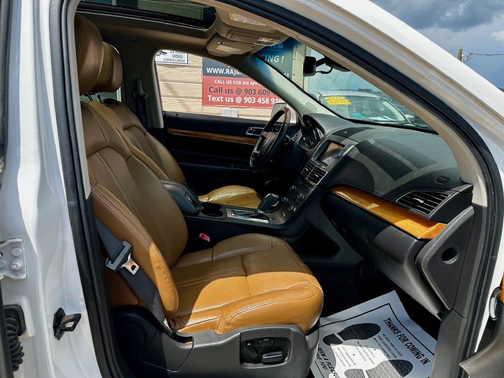 2012 Lincoln MKT Image 25
