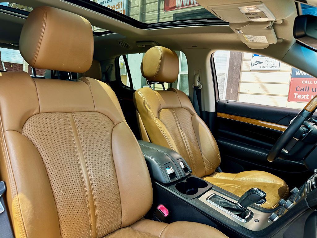 2012 Lincoln MKT Image 26
