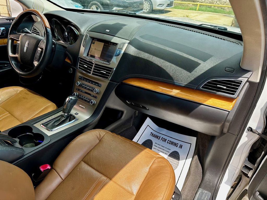 2012 Lincoln MKT Image 28