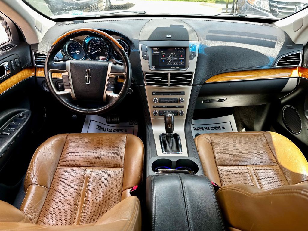 2012 Lincoln MKT Image 31