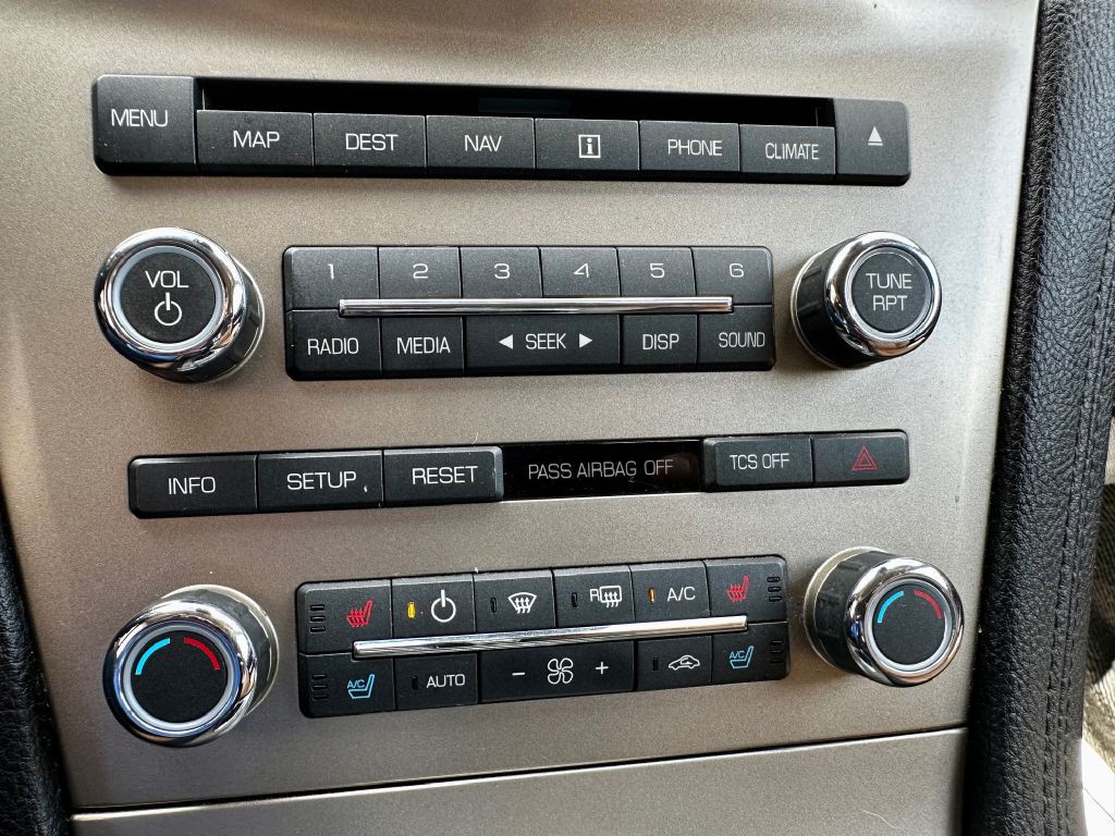 2012 Lincoln MKT Image 34