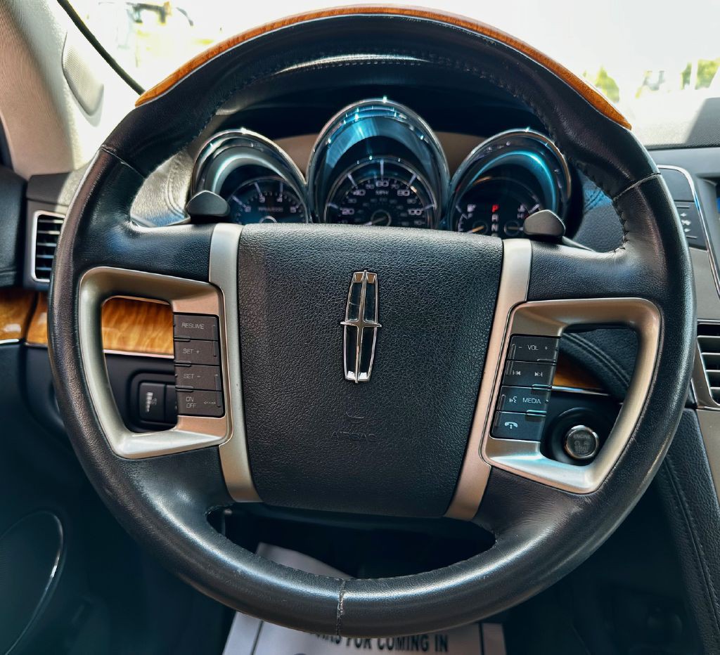 2012 Lincoln MKT Image 35