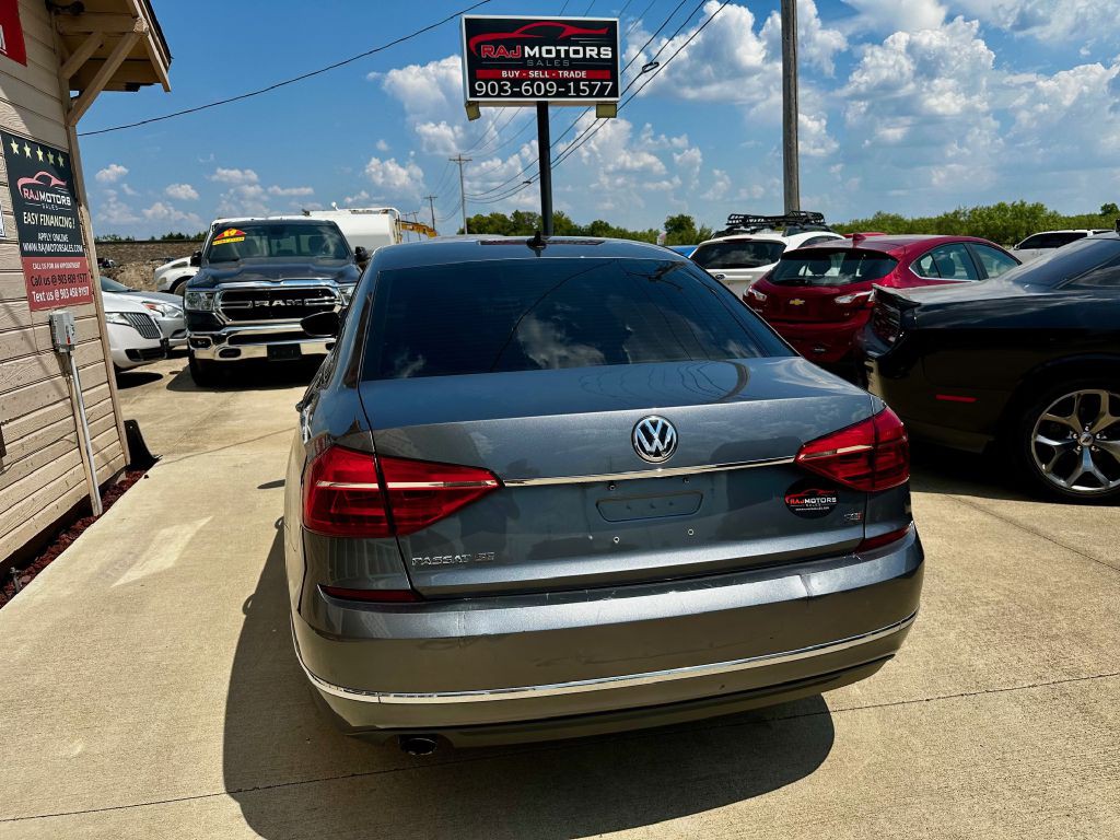 2016 Volkswagen Passat Image 14