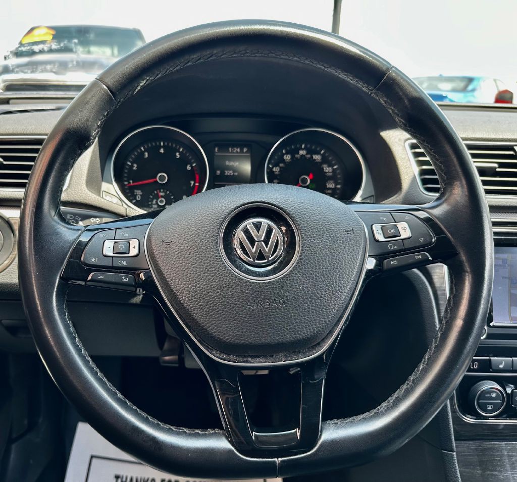 2016 Volkswagen Passat Image 32