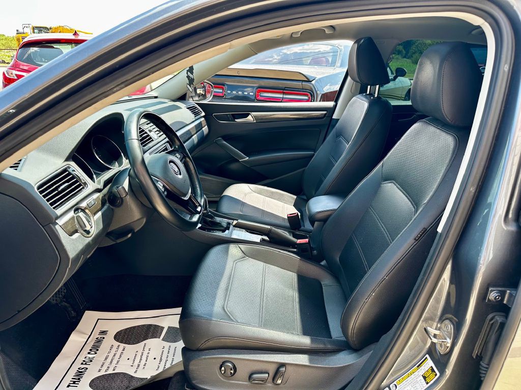 2016 Volkswagen Passat Image 19