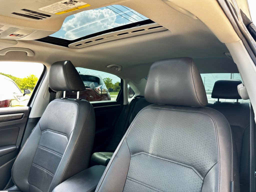 2016 Volkswagen Passat Image 21