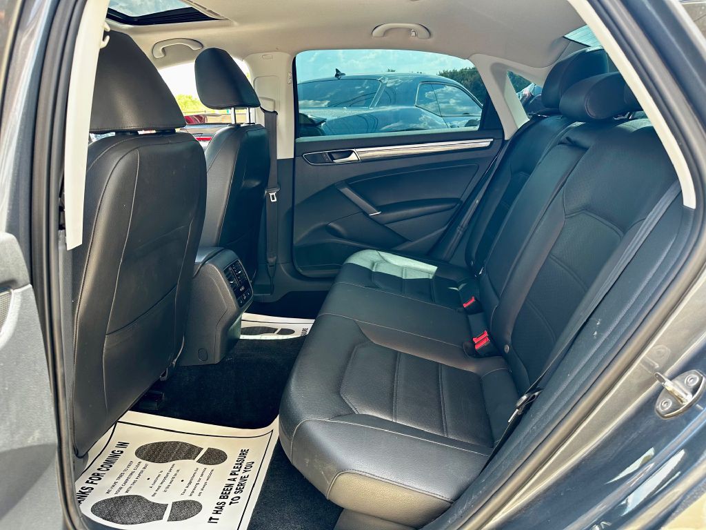 2016 Volkswagen Passat Image 22