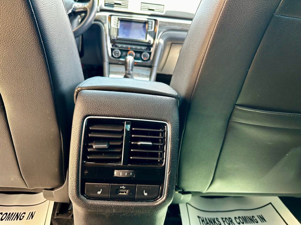 2016 Volkswagen Passat Image 24