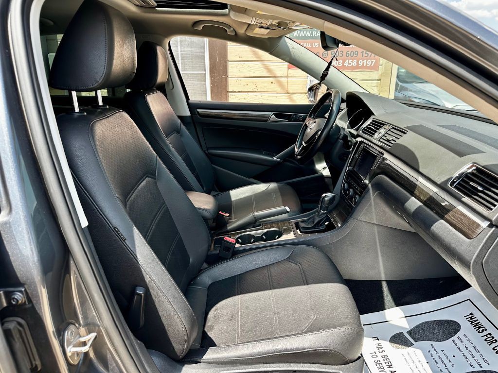 2016 Volkswagen Passat Image 25