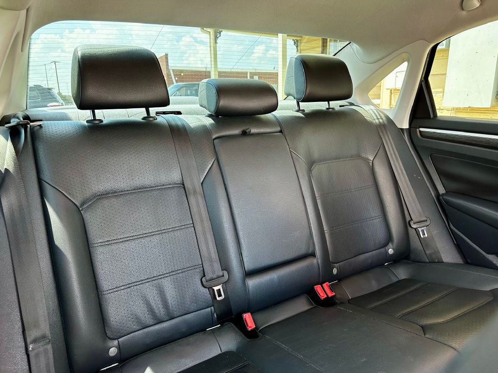 2016 Volkswagen Passat Image 27