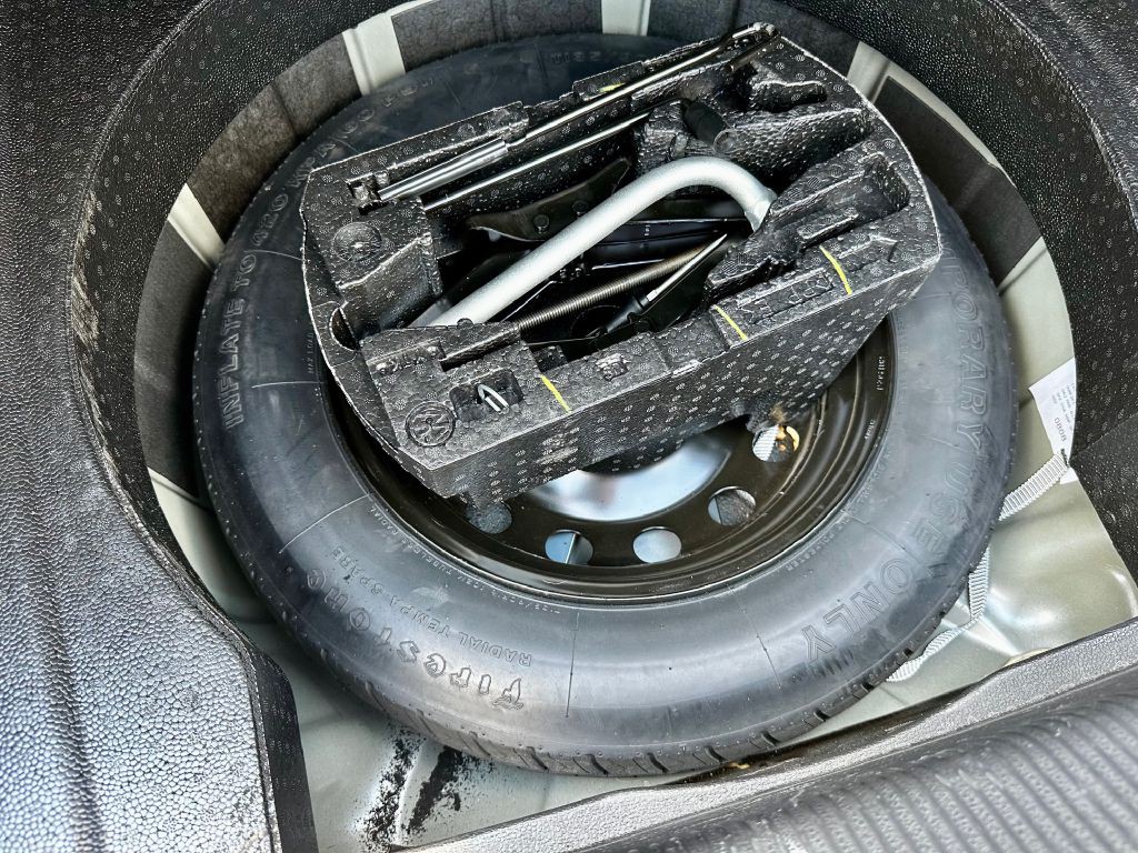 2016 Volkswagen Passat Image 35