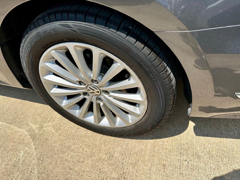 2016 Volkswagen Passat Image 37