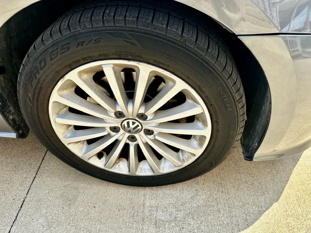 2016 Volkswagen Passat Image 38