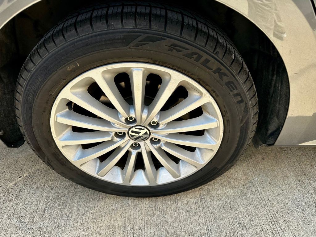 2016 Volkswagen Passat Image 39