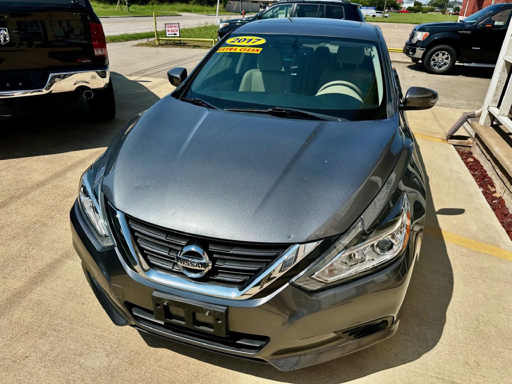 2017 Nissan Altima Image 5