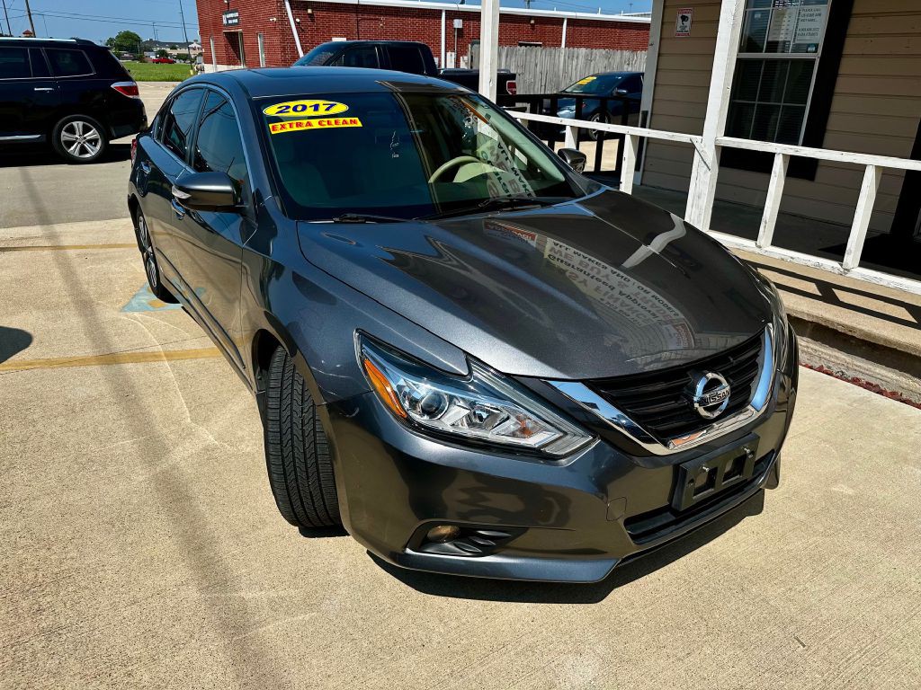 2017 Nissan Altima Image 7