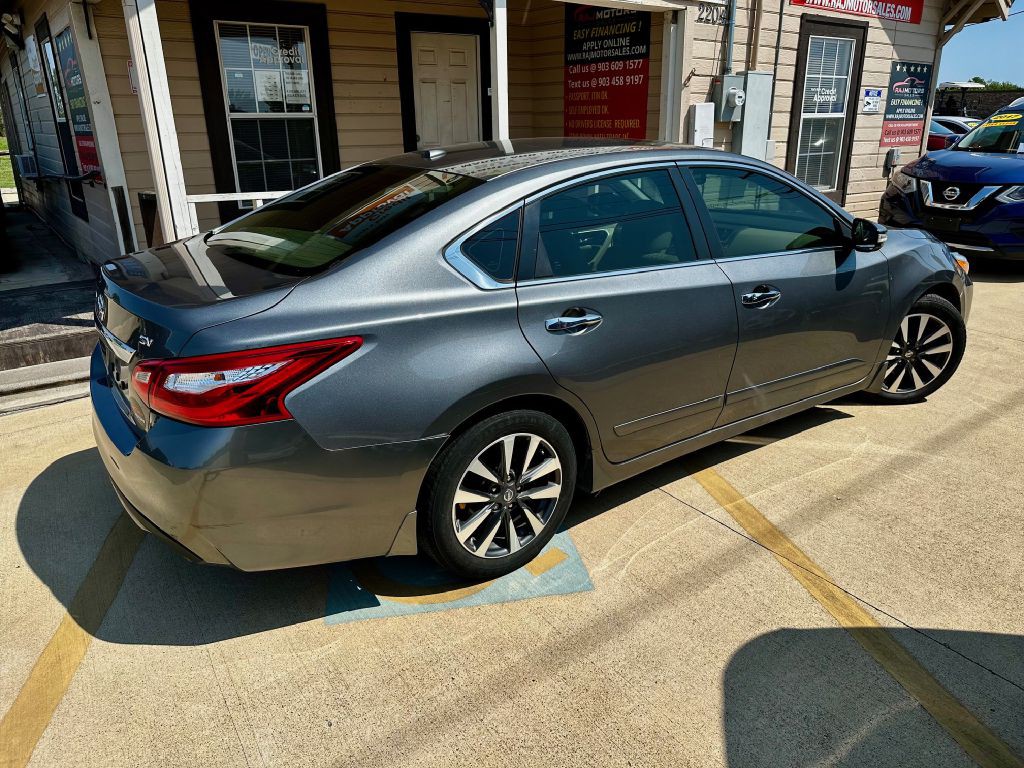 2017 Nissan Altima Image 9