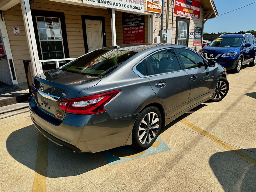 2017 Nissan Altima Image 10