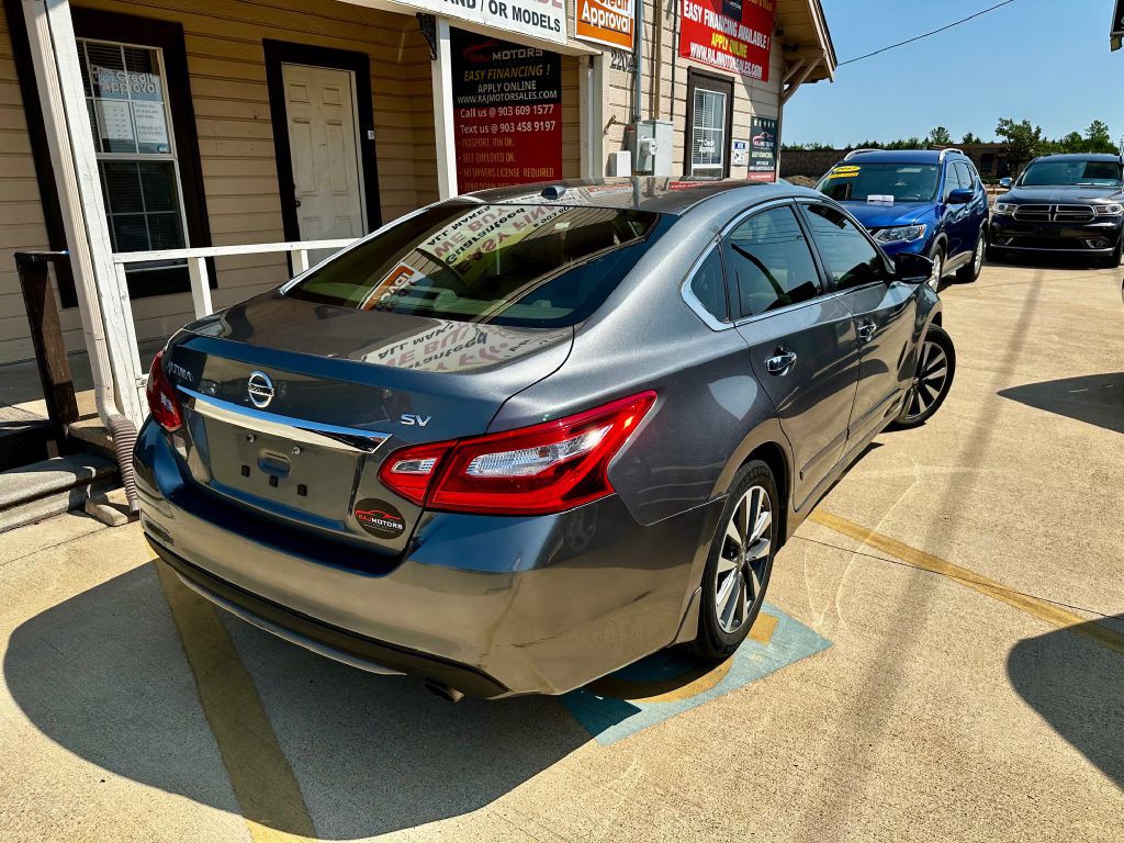 2017 Nissan Altima Image 11