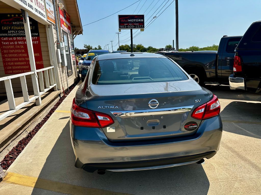 2017 Nissan Altima Image 14