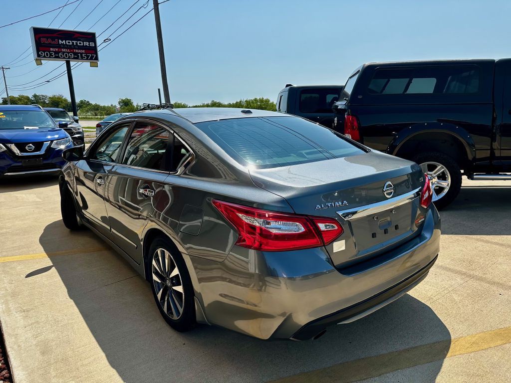2017 Nissan Altima Image 16