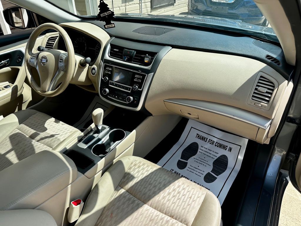 2017 Nissan Altima Image 25