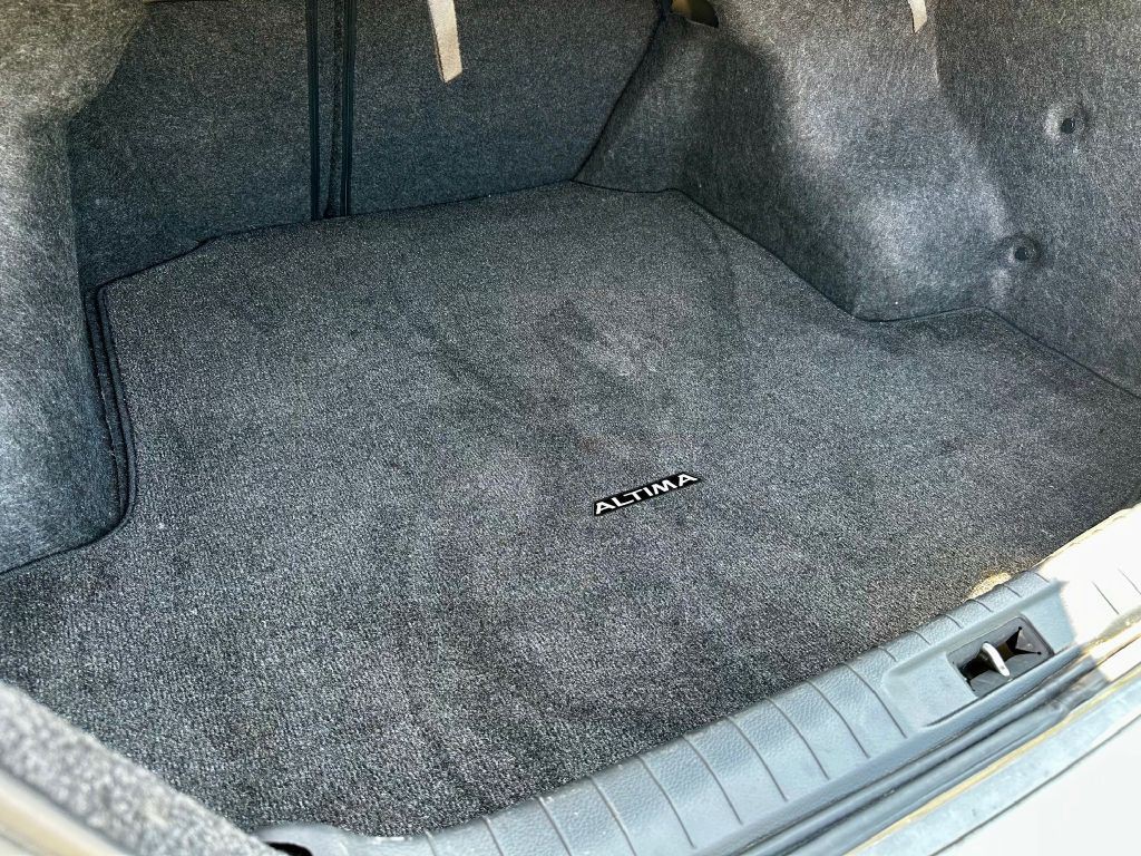 2017 Nissan Altima Image 32