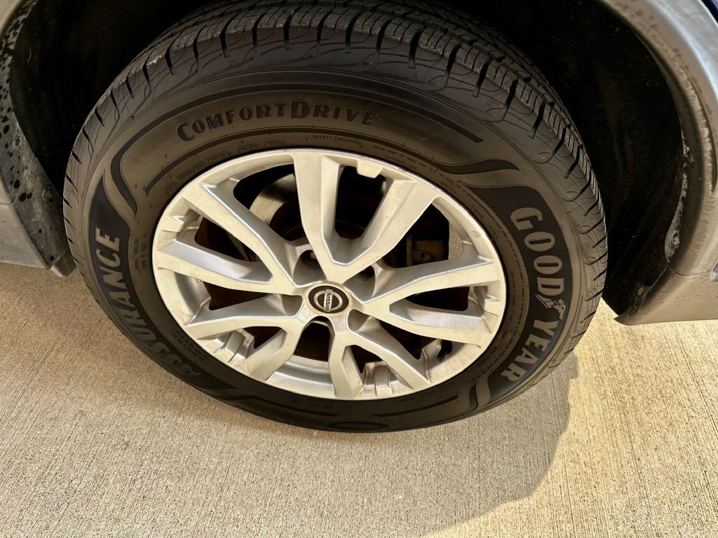 2017 Nissan Rogue Image 32