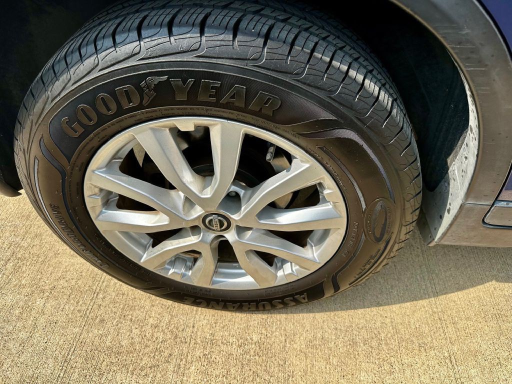 2017 Nissan Rogue Image 35