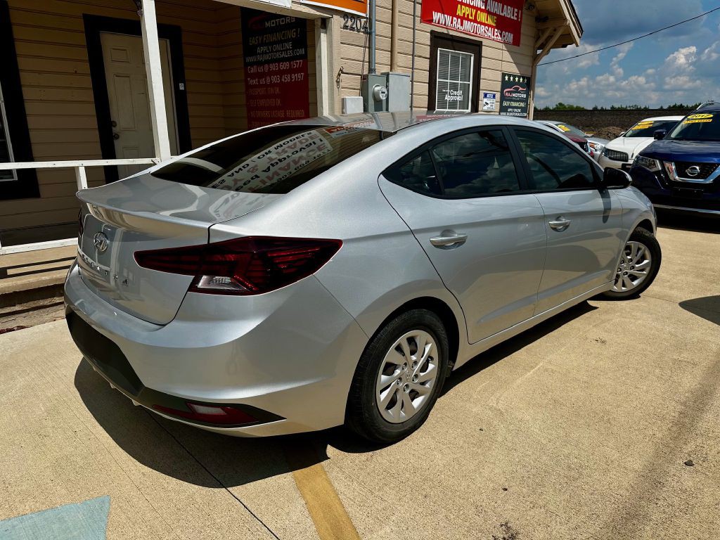 2019 Hyundai Elantra Image 9