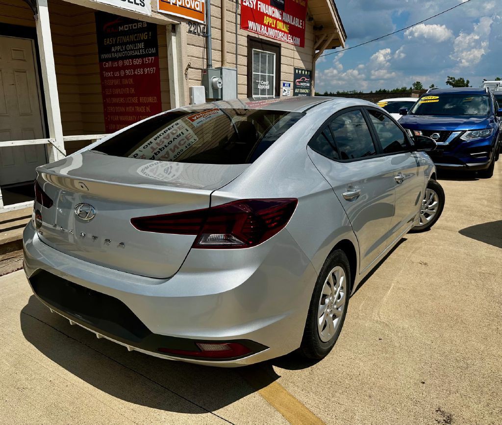2019 Hyundai Elantra Image 10