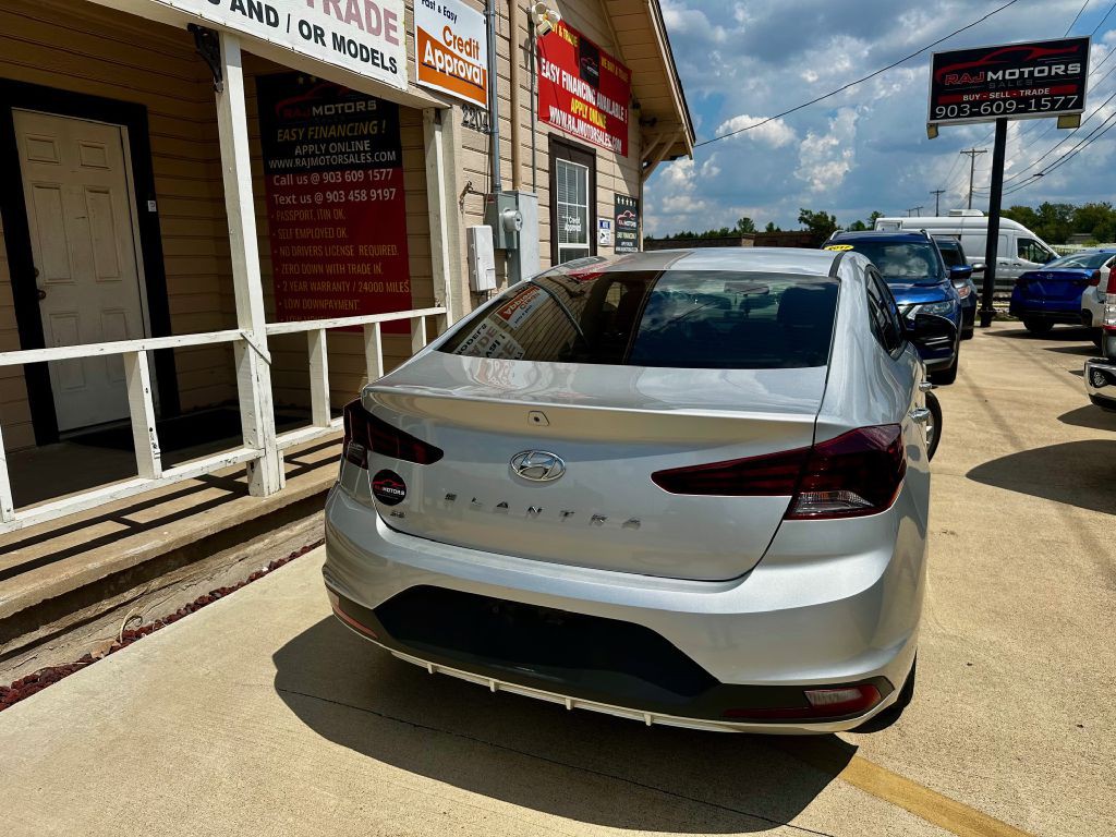 2019 Hyundai Elantra Image 11