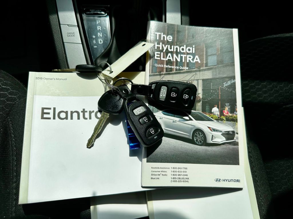 2019 Hyundai Elantra Image 17