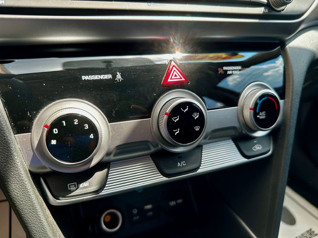 2019 Hyundai Elantra Image 32