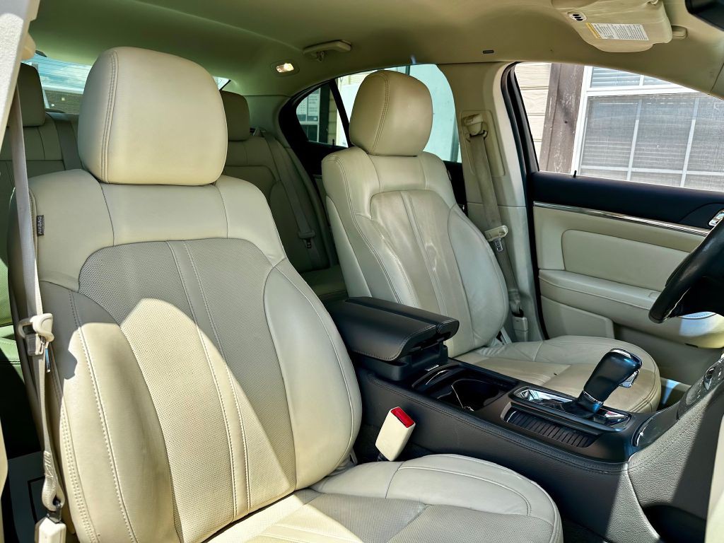 2013 Lincoln MKS Image 22